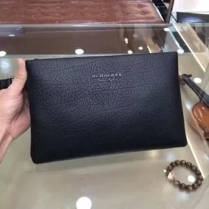 バーバリー BURBERRY ポーチ 夏おすすめ人気ブランドアイテム 《2020年》今、注目のストリート