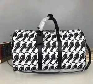 ルイ ヴィトン今から取り入れられるトレンド LOUIS VUITTON おしゃれでおすすめ今季トレンド スーツケース 2020年秋冬に欠かせない