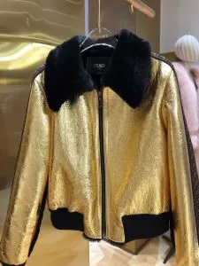 人気ブランドの秋冬新色　フェンディ FENDI　2020トレンドカラー秋冬セール　ハーフコート　とにかく完璧ブランド新作