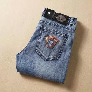 ヴェルサーチ飽きもこないデザイン VERSACE 今季の主力おすすめ ジーンズ
