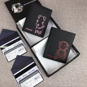 人気の秋冬新作再登場 プラダ PRADA 今年注目すべき秋冬ファッション 財布ウォレット 2色可選 2020トレンドアイテム激安