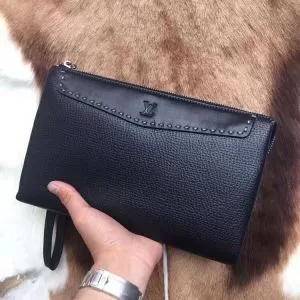 最新のトレンドブランド人気的 《2020年》今、注目のストリート ルイ ヴィトン LOUIS VUITTON ポーチ