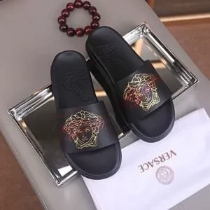 春夏のトレンドアイテム ヴェルサーチVERSACE 春夏の流行り2020新品 サンダル 夏らしい品格が漂う