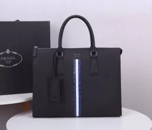 大人気柄 プラダ PRADA 価格帯が低い ビジネスバッグ 非常にシンプルなデザインな