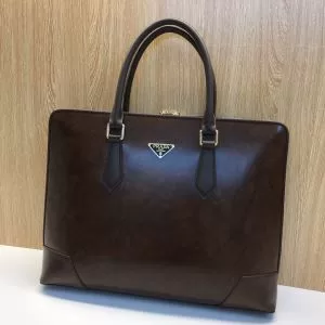 高級感のある素材 プラダ PRADA 海外でも人気なブランド ハンドバッグ 2020年春限定