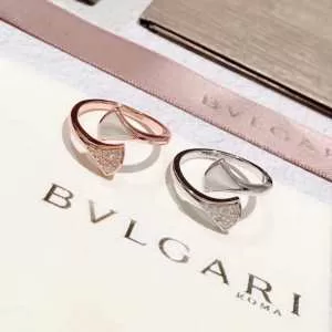 ブルガリストリート感あふれ BVLGARI 普段使いにも最適なアイテム リング指輪