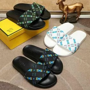 3色可選 サンダル シャレ印象で人気の高い 2020SSフェンディ FENDI 魅力的なカラー使い