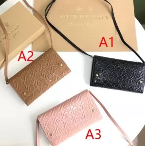多色選択可 トレンド感があって涼しげ レディースバッグ 夏ファッションのおすすめ バーバリー BURBERRY 2020年夏の一押しファッションアイテム