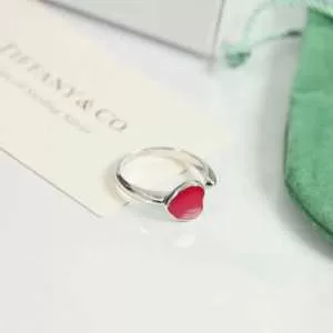 目を引く春夏トップス リング指輪 【2020年】夏のファッション ティファニー TiffanyCo 2色可選 派手すぎず