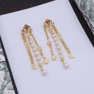 ピアス 特に夏は人気アイテム ディオール DIOR 《2020年》今、注目のストリート 着回し力も抜群です