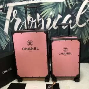 送料込み 希少品 シャネル2020春夏の大注目トレンド CHANELスーツケース NEW素敵
