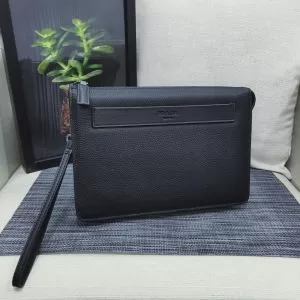おしゃれ感度が高い秋冬トレンド ポーチ 先取り 20202020秋冬ファッション プラダ PRADA 最新作おすすめしたい秋冬