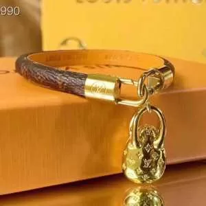 ルイ ヴィトン おしゃれな人が持っている LOUIS VUITTON オススメのアイテムを見逃すな ブレスレット
