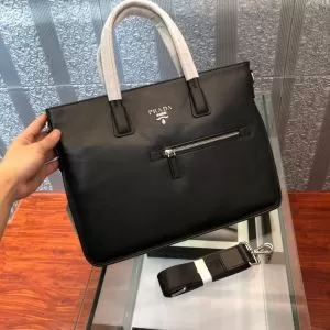 春夏大人カジュアル 2020年春夏のトレンドアイテム プラダ PRADA ビジネスバッグ