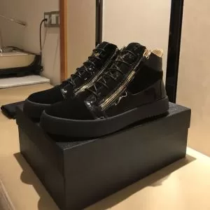 通勤通学どちらでも使え ジュゼッペ ザノッティ GIUSEPPE ZANOTTI 万能に使える ランニングシューズ