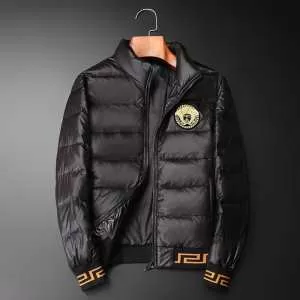 秋冬もちろん主役級 ヴェルサーチ 大人かわいい秋冬コーデを楽しみVERSACE2020秋のファッショントレンドはこれ メンズ ダウンジャケット