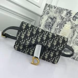 季節感をプラス人気商品 ディオール今から夏まで活躍する 今年もトレンド レディースバッグ 2020春夏も引き続きトレンド DIOR