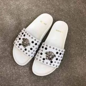 【2020春夏】最新コレクション 柔らかい印象に上質 サンダル ヴェルサーチVERSACE 2色可選 着回し力も抜群です