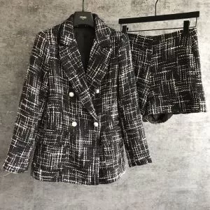 スカート 秋冬コーデと相性がいい シャネル おしゃれなファッションコーデ CHANEL 2020トレンド秋冬おすすめ安い