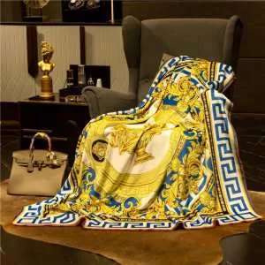 2020春夏トレンドアイテム ヴェルサーチ セレブ愛用 贈り物にも最適 VERSACE ブランケットお肌の敏感な方におすすめ
