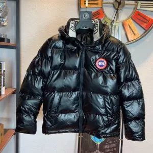 【最新】2020年秋冬のトレンド速報 CANADA GOOSE カナダグースやっぱり優しい色 ダウンジャケット