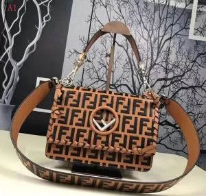 FENDI フェンディ 最近人気一番 ショルダーバッグ 大人気ブランド 3色可選 流行の注目ブランド