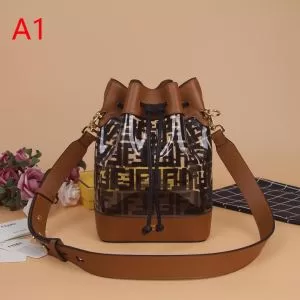 レディースバッグ オシャレ印象で人気の高い 春夏らしい華やか フェンディ FENDI 2色選択可 季節をまたい新作アイテム