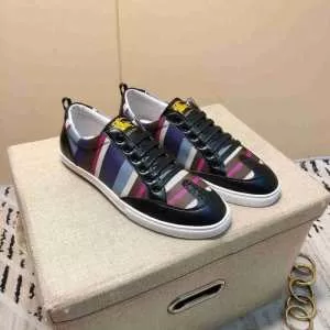 ランニングシューズ 絶対おさえるべきカラーと最新 バーバリー 【2020秋冬トレンド】押さえておきたい BURBERRY 今年の流行りファション