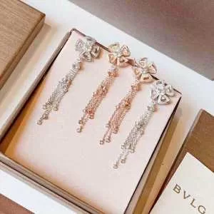 《2020年》今、注目のストリートピアス ブルガリ BVLGARI 2色可選 素敵なスタイルで夏の定番