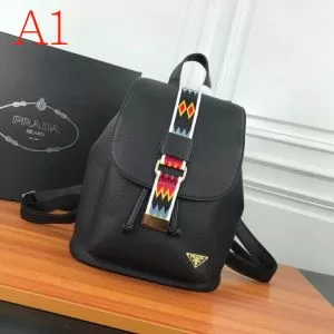 3色可選 海外でも人気なブランド プラダ PRADA 高級感のある素材 レディースバッグ