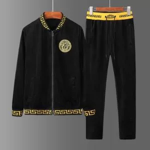 目を引く春夏トップス 上下セット 今年は大きめの新作がトレンド ヴェルサーチVERSACE【2020年】夏のファッション