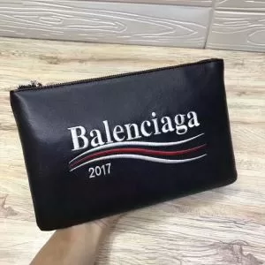 ビジネスケース 一味違うケーブル編みが魅力満点 バレンシアガ BALENCIAGA 2020新作