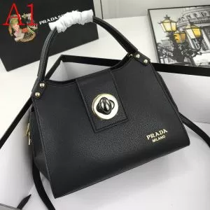 普段見ないデザインばかり プラダ PRADA 多色可選 程よい最新作 レディースバッグ