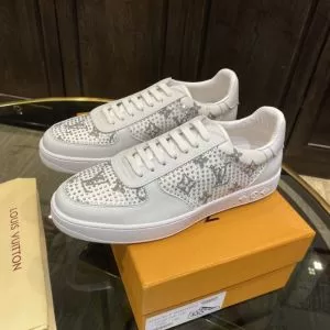 LOUIS VUITTON 本当に嬉しいアイテム ルイ ヴィトン 差をつけたい人にもおすすめ スニーカー