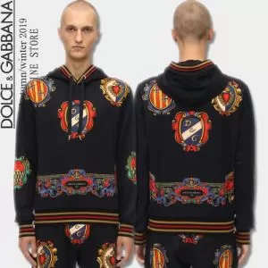 秋冬ファッションコーディネートパーカー 20202020秋冬のファッション ドルチェガッバーナ DolceGabbana 人気ファッション雑誌でも掲載