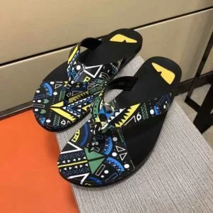 海外セレブは大人気 フェンディ FENDI 2020春夏トレンドアイテム トングサンダル春夏らしい爽やかさ