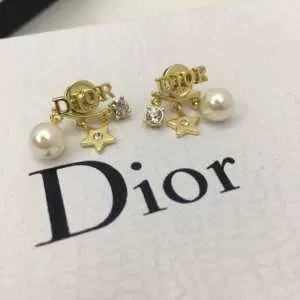 大人カジュアル夏ファッション2020 ディオール甘過ぎず大人な印象に DIOR 今旬のシルエットバランス ピアス