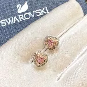 ピアス スワロフスキー SWAROVSKI 春夏シンプルファッションでOK 2020春夏の大注目トレンド