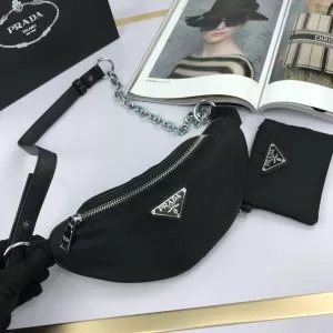 安心安全人気通販 レディースバッグ ストリート界隈でも人気 プラダ PRADA 20新作です