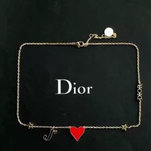 ネックレス 大人カジュアル夏ファッション2020 魅力的なカラー使い ディオール DIOR
