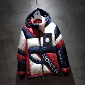 流行っているモンクレール MONCLER芸能人愛用 ダウンジャケット メンズ 18AW美品