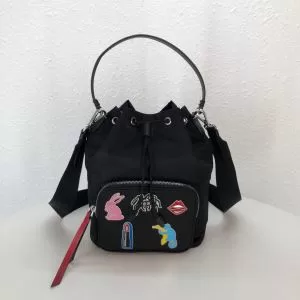 プラダ PRADA おすすめな大人のトレンド クラシカルな雰囲気 レディースバッグ さわやか夏スタイル新品