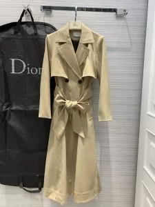 ダスター コートやっぱり優しい色 ディオール 【2020秋冬トレンド】押さえておきたい DIOR サイズのよさを感じる新作