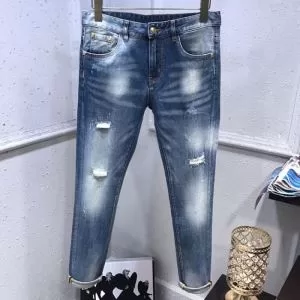 限定アイテムが登場 ジーンズ 通勤通学どちらでも使え ヴェルサーチ 新作が見逃せないVERSACE
