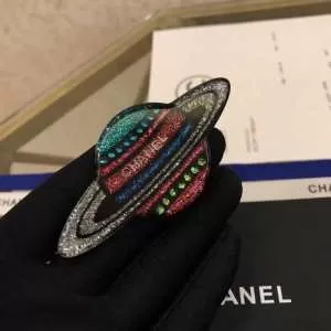 ブローチ シャネル CHANEL 今季流行りの人気新作 2020年春夏のトレンドアイテム