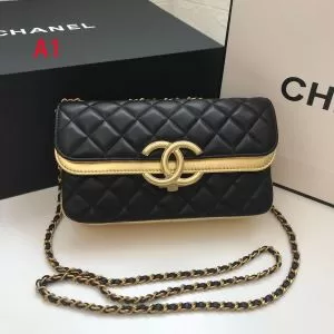 キレイめ感が強い シャネル 風通しの良いフレア CHANEL レディースバッグ 甘過ぎず大人な印象に 2色選択可 高級感が好評です