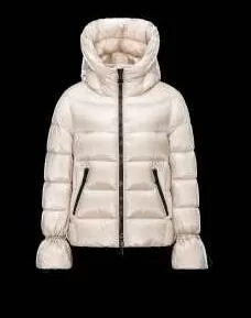 上品な雰囲気漂い　 2020秋冬 MONCLER モンクレール 格安　ダウンジャケット