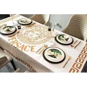 踏み心地もペラペラでリラックス ヴェルサーチVERSACE ラグカーペット 2020年夏の一押しファッションアイテム