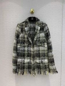 ハーフコート 秋冬から人気継続中 シャネル 今年らしい新しい人気色 CHANEL最速2020秋冬トレンドブランド
