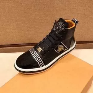 VERSACE 秋こそ楽しめるアイテム ヴェルサーチ 2020秋断然ブランド推し ランニングシューズ 今年らしいおすすめ新品